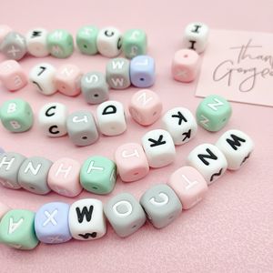 Perles de dentition en silicone souples en forme de <span class=keywords><strong>cube</strong></span> carré de 12 mm avec lettres de l'alphabet pour la fabrication de stylos, porte-clés, colliers et bijoux - Product Image 6