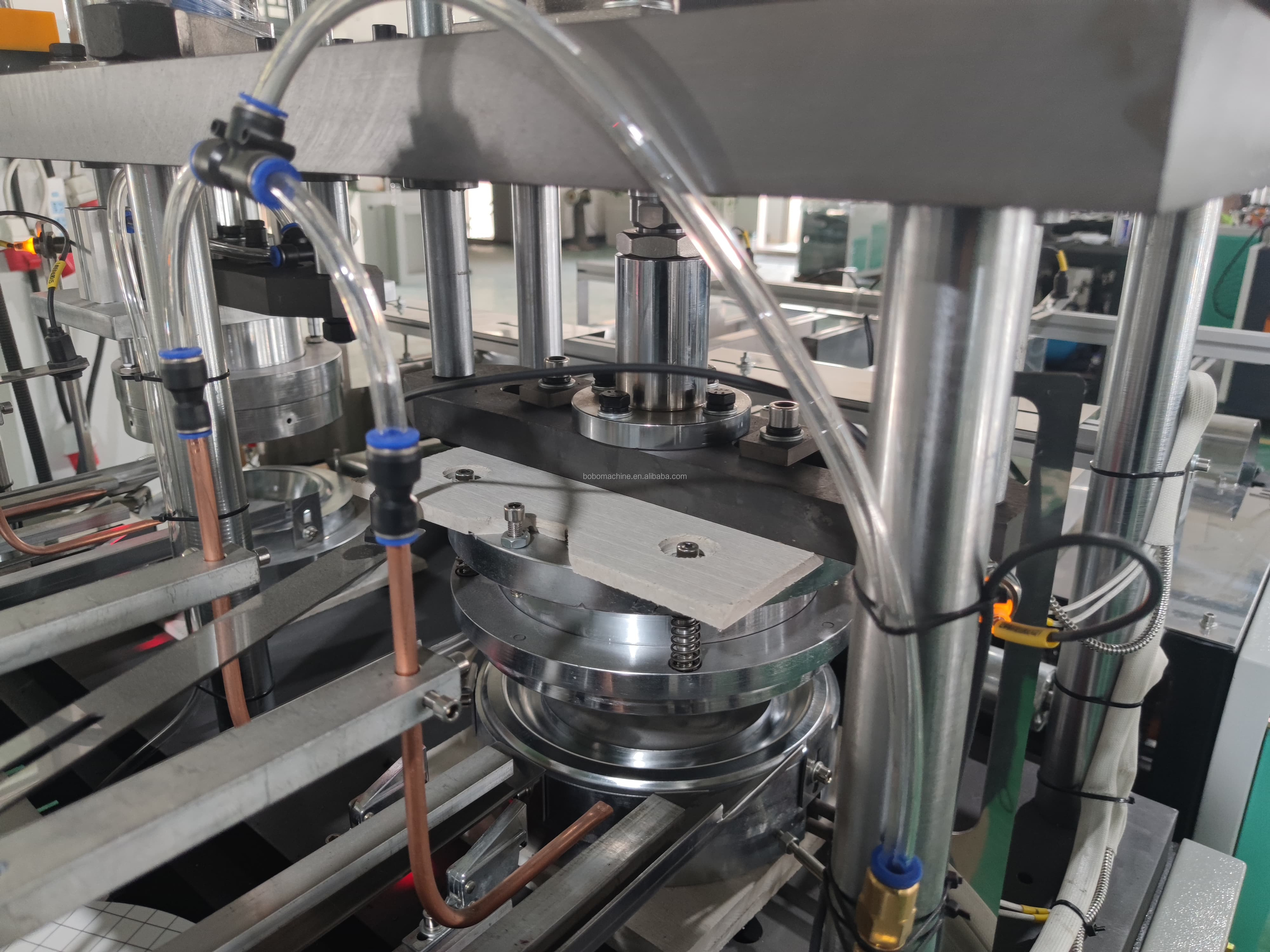 BOBO Machine hydraulic disposable paper cup and plate tableware making shown in a detail photo for this news article