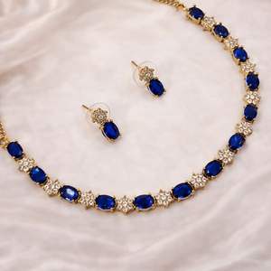 Ensemble de bijoux de mariée indiens traditionnels avec diamants américains - Collier et boucles d'oreilles de mariage exquis plaqués argent pour femmes - Product Image 2