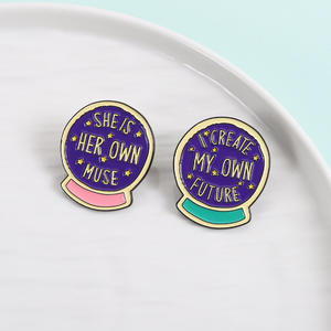 Épinglette personnalisée « She Is Her Own Muse » inspirante pour fille, phrases anglaises, épinglettes en émail motivantes, broches, badges, épinglette positive - Product Image 3