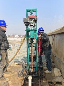 Machine de forage de puits portable Huayu Well Machine, alimentée à l'essence, pour puits d'eau, profondeur 80m, diamètre de forage 80-350mm, facile à utiliser - Product Image 1