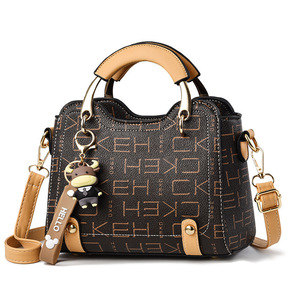 Nouveau <span class=keywords><strong>sac</strong></span> à bandoulière en cuir PU pour femmes - Sacs à main tendance avec bandoulière amovible pour les trajets quotidiens et plusieurs options de portage - Product Image 6