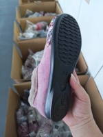 Liquidation d'usine : Chaussons d'hiver en coton pour personnes âgées, brodés, chauds, respirants, amortissants, antidérapants, tailles 36-41, à 1,11 $