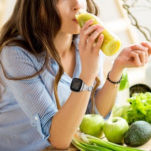 <span class=keywords><strong>Fitbit</strong></span> <span class=keywords><strong>Versa</strong></span> <span class=keywords><strong>3</strong></span>/Sense <span class=keywords><strong>Versa</strong></span> 4/Sense 2 Quicksand Glitter Diamond Metal Watch Band用のユニークな円形デザインのステンレススチールストラップ - Product Image 6