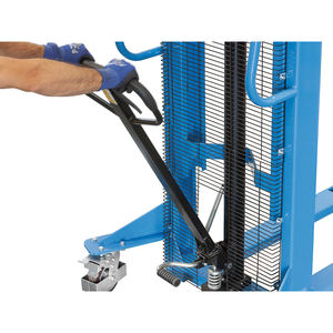 Elevador de paletas Fervi 0143/25 con freno y pedal de elevación 0,8-1 tonelada - Product Image 3