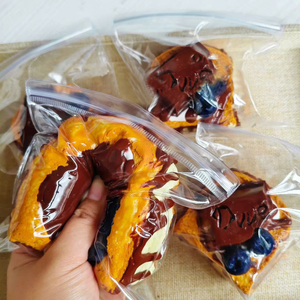 Jouets Squishy en Silicone Réalistes en Forme de Toast Épais avec Gouttes de Chocolat de 11 cm, Anti-Stress pour Jours Chargés, pour Tous les Âges, en Plastique Durable - Product Image 1