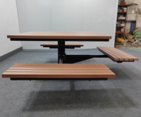 Vente en gros Table et chaises de jardin en fer forgé et en bois recyclé avec accès pour fauteuil roulant