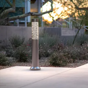 现代设计不锈钢太阳能发光二极管防水停车柱