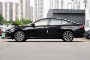 Nissan Teana 2012 d'occasion, berline, conduite à gauche, sièges en cuir - Product Image 4