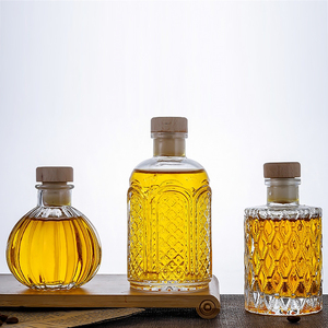 Lujo Mini Vacío 50ml 100mL Decantador <span class=keywords><strong>Vodka</strong></span> Vidrio en relieve Licor Vino Botella de licor con tapa de corcho - Product Image 3