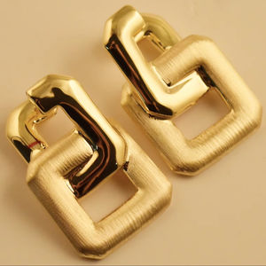 Pendientes modernos de borde curvo con fuerte soporte trasero y flujo elegante, perfectos para uso diario, calidad de estilo superior - Product Image 1