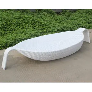 Hot bán bãi biển Ngoài trời sunbed nhựa mây lá hình dạng Sun Lounger