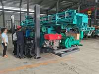 Machine de forage de puits d'eau en roche dure de 350 mètres de profondeur, équipée d'une pompe à boue et d'un moteur diesel Cummins de 350 CV