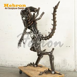 Scultura d'Arte in Metallo Personalizzata di Alieno e Predator, Bestia Tirannosa Preistorica a Grandezza Naturale, Ornamento Moderno per Interni - Product Image 2
