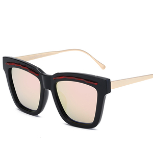 Gafas de Sol de Diseño Italiano, Polarizadas, Unisex, Modernas, de Alta Calidad, con Protección UV - Product Image 3