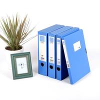 Porte-documents en plastique empilable avec zone d'étiquetage imprimée pour un rangement soigné des documents sur le bureau