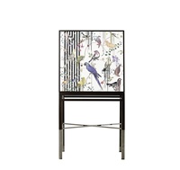 Meuble bar haut de gamme avec finition ébène foncé, étagères en verre intégrées pour un divertissement à domicile de luxe, armoire à vin