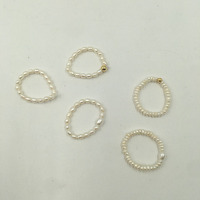 Mehrreihige Perlenringe Natürliche Süßwasserperlen Geometrische Ringe für Mädchen Handgefertigter Naturperlenring mit Goldperlen 3-4 mm