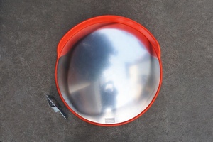 Miroir convexe extérieur incassable en polycarbonate de 80 cm pour la sécurité routière et les passages à niveaux - Product Image 1