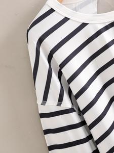 <span class=keywords><strong>Camiseta</strong></span> deportiva de manga larga holgada sin espalda para <span class=keywords><strong>mujer</strong></span>, de color liso, con diseño calado y rayas, 1 unidad, MOQ bajo, en stock, lista para enviar. - Product Image 3