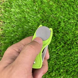 เครื่องมือซ่อมแซมสนามกอล์ฟพร้อมที่ทำเครื่องหมายลูกกอล์ฟโลหะ  เครื่องมือซ่อมสนามกอล์ฟแบบส้อม  อุปกรณ์เสริมสำหรับกอล์ฟ - Product Image 3