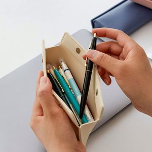 Étui à crayons triangulaire en cuir PU, organiseur de papeterie grande capacité pour l'école et le bureau, pochette à crayons multicolores pour étudiants - Product Image 2