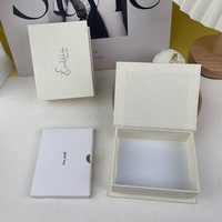 Boîte à bijoux haut de gamme personnalisable en forme de livre à couvercles rabattables pour boucles d'oreilles, vide, avec finition bronzée, best-seller de Shenzhen