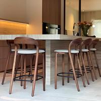 Tabouret de bar commercial moderne et élégant JP, design rembourré durable, cadre en bois, chaise haute pour cuisine, salon, hôtel, chambre