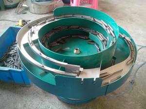 Tri et alignement automatique pour ligne d'assemblage Bouchon de stylo en plastique pour bol vibrant - Product Image 2