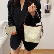 Bolso tote casual de gran capacidad para mujer GrandZ Presbyteria, bandolera de un solo hombro, bolso de mensajero femenino para llevar bajo el brazo, estilo casual y compacto. - Product Image 4