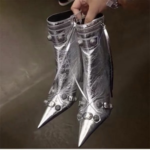 Botas De Cuero Mujer Estilo vaquero occidental Remache Tachonado Tobillo lateral Tacón alto Botas doradas y plateadas para damas - Product Image 3