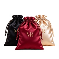 Pochette cadeau en satin de soie imprimée sur mesure avec logo, sac cadeau multi-usages pour la protection contre la poussière, pour le rangement des perruques et l'emballage de cadeaux de luxe