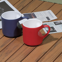 Tasse à café en céramique moderne de 11 oz avec logo personnalisé cadeau pour la publicité et Noël cadeau de conception de sublimation aux couleurs changeantes