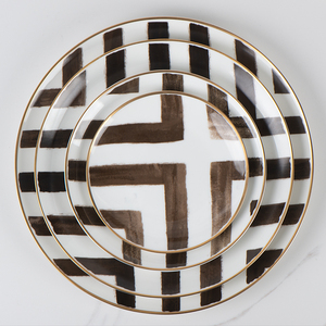 Ensemble <span class=keywords><strong>de</strong></span> plaques <span class=keywords><strong>de</strong></span> porcelaine osseuse <span class=keywords><strong>de</strong></span> haute qualité Black Crossroad Design pour <span class=keywords><strong>la</strong></span> vente en gros - Product Image 2