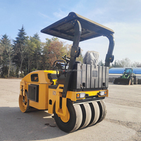 Rouleau compresseur pneumatique à pneus en caoutchouc pour travaux de finition des surfaces en asphalte