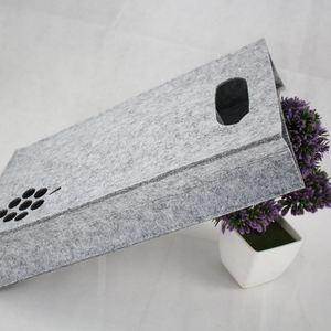 Sac cadeau pour vin avec logo personnalisé de qualité supérieure Sac pour vin étanche en feutre - Product Image 1