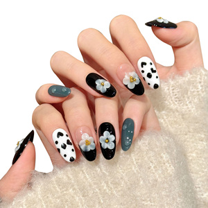 <span class=keywords><strong>Uñas</strong></span> Postizas con Diseño Floral de Diamantes en Blanco y Negro: Puntas de <span class=keywords><strong>Uñas</strong></span> Vintage y Personalizadas con Bloques de Color - Product Image 1