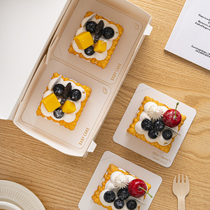 Plaque de <span class=keywords><strong>carton</strong></span> pliée de bord avec de l'<span class=keywords><strong>or</strong></span> personnalisé de LOGO emboutissant les panneaux blancs/noirs brillants de gâteau - Product Image 1