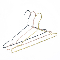 Séchoir à linge et porte-vêtements simple en aluminium rose doré style nordique pour salon et dressing