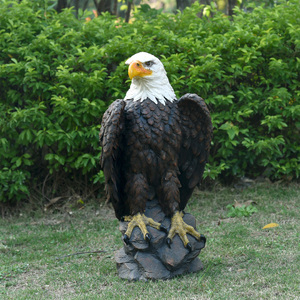 Estatua de águila grande para exteriores, escultura de decoración de jardín en estilo natural que simula animales salvajes de tamaño real, hecha de resina de fibra de vidrio - Product Image 3