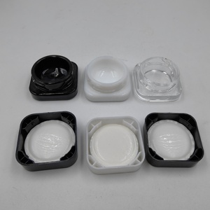 Zwart/witte 9ml vierkante glazen concentratenpot en kartonnen doosje. 9ml vierkante dikke zwart/witte glazen pot met kindveilige dop. - Product Image 3