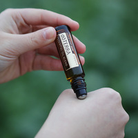 Flacon vide en verre brun de 10 ml pour huile essentielle, parfum, sérum avec bille roll-on, pompe pulvérisatrice, compte-gouttes, capuchon – Fournisseur d'usine