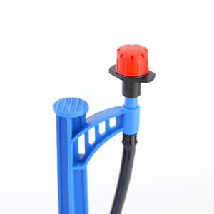 Goutteur réglable à huit trous avec capuchon rouge en plastique pour l'irrigation goutte à goutte des jardins, des arbres fruitiers et des aménagements paysagers - Product Image 1