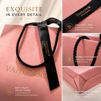 Sac cadeau rose de luxe avec logo personnalisé, sac d'emballage pour bijoux, sac de shopping en papier premium avec poignée en ruban noir pour cadeaux et vente au détail