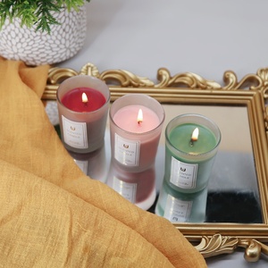 Bougie parfumée minimaliste en verre transparent avec étiquette en feuille d'or, bougie aromatique réutilisable en verre, vente en gros pour boutiques de cadeaux, pot en verre transparent - Product Image 3
