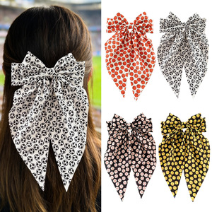 Großhandel Sport-Style Haarschleife mit Basketball-, Fußball-, Baseball-Print, Lange Band-Haarspange, Damen-Haaraccessoires mit Individuellem Muster - Product Image 1