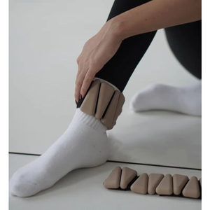Pesas de Tobillo y Muñeca Ajustables de Silicona Ecológica con Correa Triangular de 2Lb y 4Lb para Gimnasio, Pilates y Uso Doméstico para Mujeres - Product Image 2