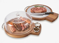 Ensemble d'assiettes à steak en bois professionnel avec des ramequins en acier inoxydable pour une présentation culinaire de luxe