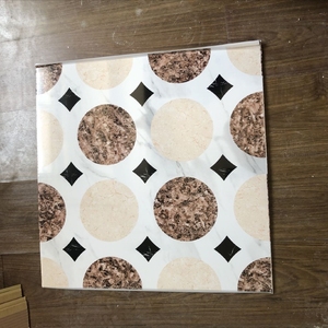 Panel de Techo de <span class=keywords><strong>PVC</strong></span> Popular de 60cm*60cm y 7mm, Panel de Techo de Plástico de <span class=keywords><strong>PVC</strong></span> de Moda con Precio Económico - Product Image 3