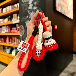 Porte-clés de badminton en crochet fait main, design créatif, mignon, pour les amoureux du sport, cadeau pour fille, breloque de sac à main, sangle de téléphone, porte-clés de voiture - Product Image 3